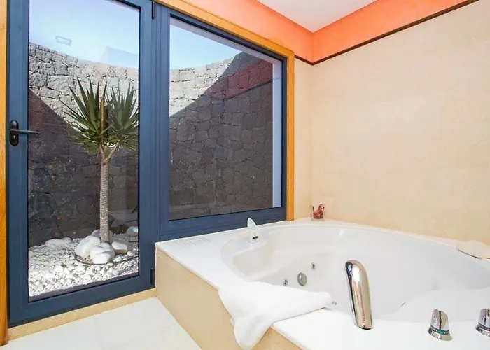 فيلة Charming In With Private Pool *