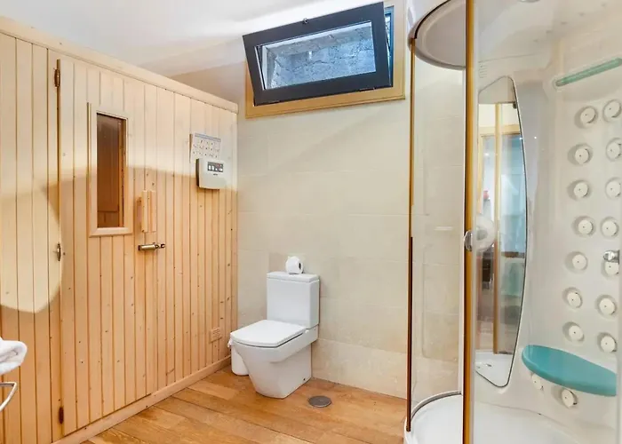 Charming In With Private Pool فيلة *