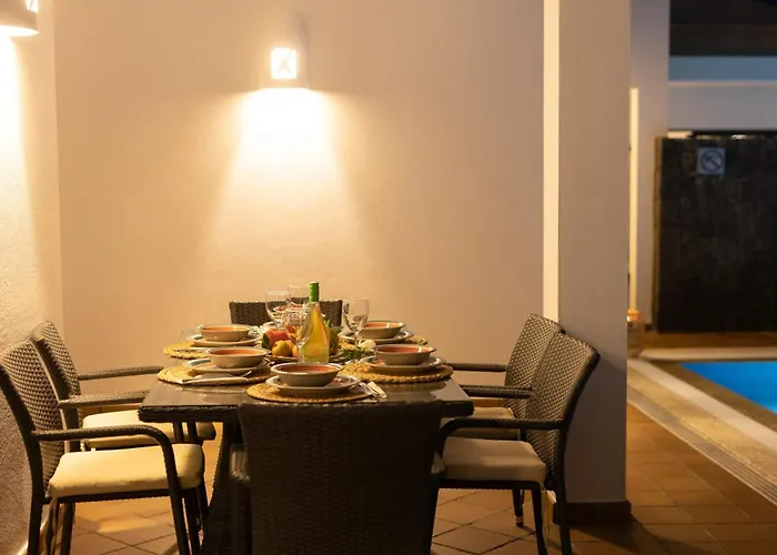 Charming In With Private Pool فيلة *