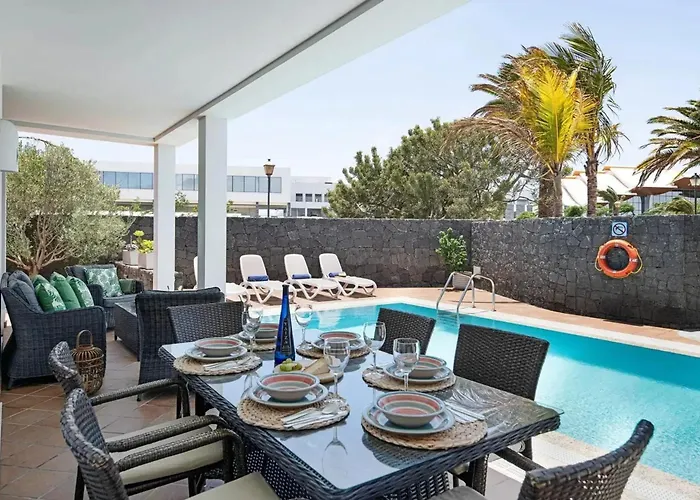 فيلة Charming In With Private Pool *