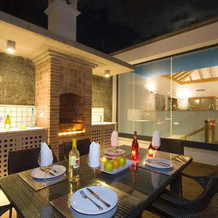 Villa: Beachside Retreat With Pool & Wi-fi