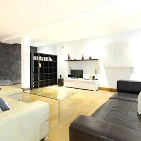 Villa: Beachside Retreat With Pool & Wi-fi *