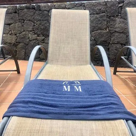 Villa: Beachside Retreat With Pool & Wi-fi Villa Playa Blanca (Lanzarote)