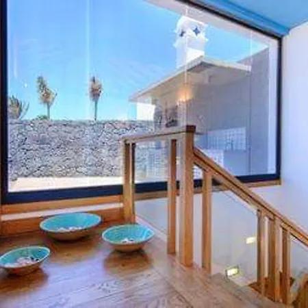 Villa Villa: Beachside Retreat With Pool & Wi-fi Playa Blanca (Lanzarote)