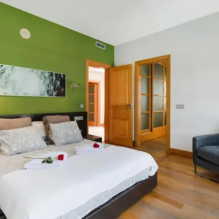 Villa Villa: Beachside Retreat With Pool & Wi-fi