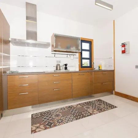 Villa: Beachside Retreat With Pool & Wi-fi *