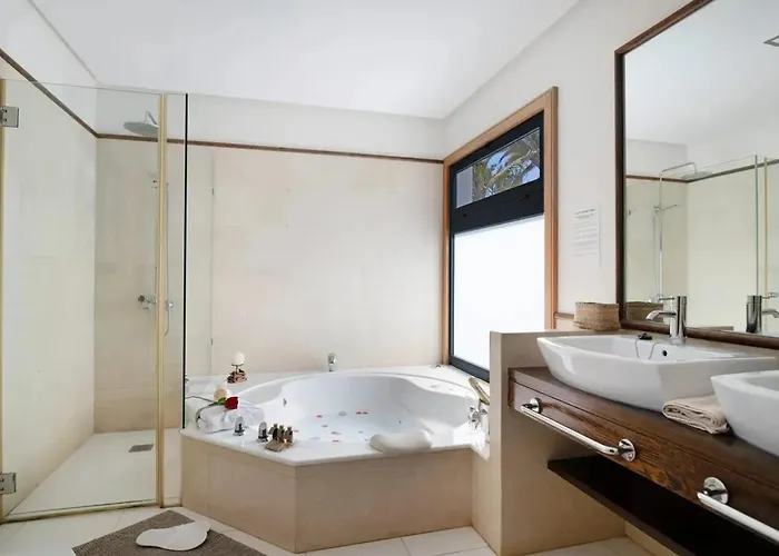 Charming In With Private Pool 빌라